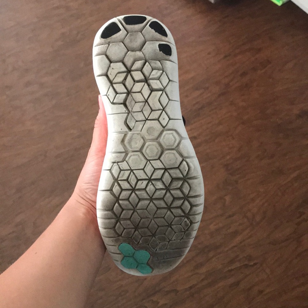 Running shoe - Picture 2 of 5